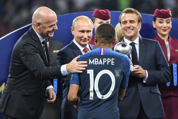 旗手在哈尔 旗手在哈尔